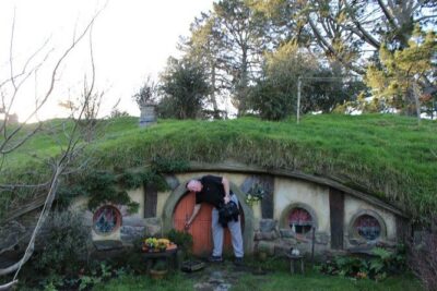 2-Day Hobbiton, Rotorua, Waitomo Caves Tour from Auckland with Accommodation - Hobbiton Movie Set: walking the Shire and spotting film details