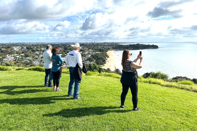 Auckland City Top Spots Half Day Tour(Small Group Tour) - Mount Eden: The crater view that makes the whole trip click