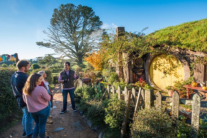 Auckland to Rotorua via Hobbiton Movie Set Tour - One Way - Auckland to Rotorua by way of Hobbiton: a clever use of a travel day
