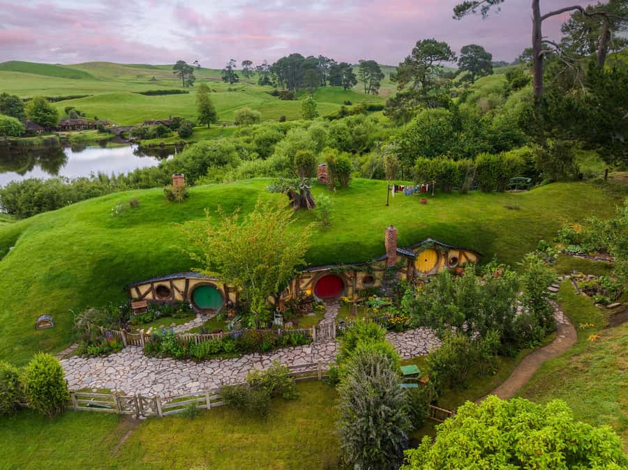From Auckland: Hobbiton & Hamilton Gardens Small Group Tour - Who should book this Hobbiton and Hamilton Gardens tour