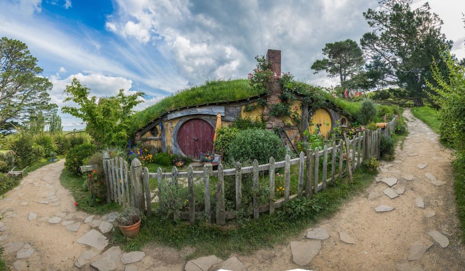 From Auckland: Hobbiton & Waitomo Caves Day Trip with Lunch - The drive through Waikato: scenery plus story