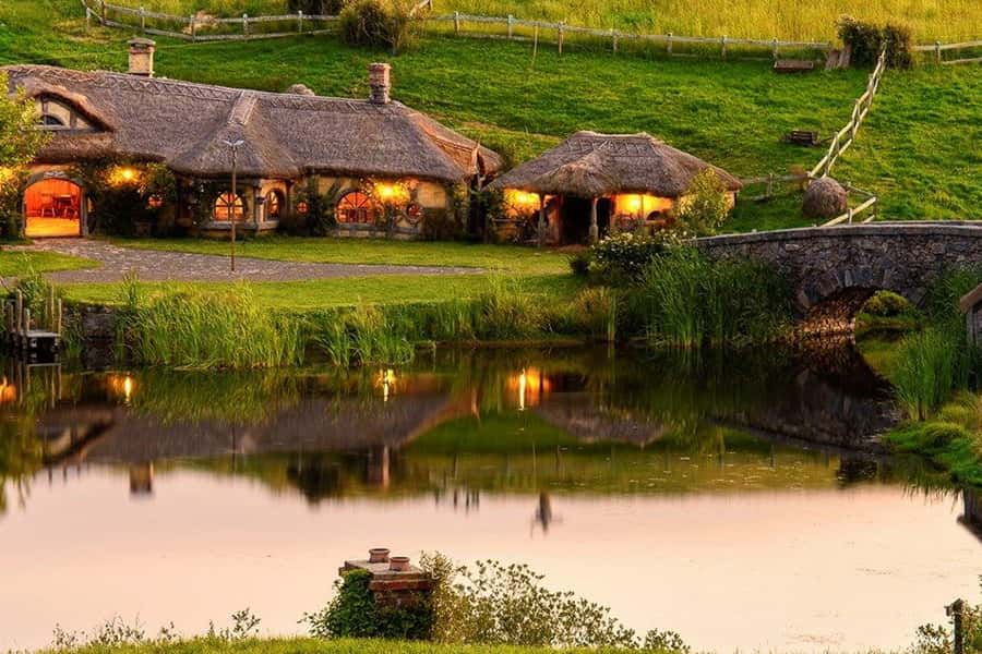 From Auckland: Hobbiton & Waitomo Caves Full-Day Trip - Hobbiton Movie Set: how the tour pacing makes it worth your time
