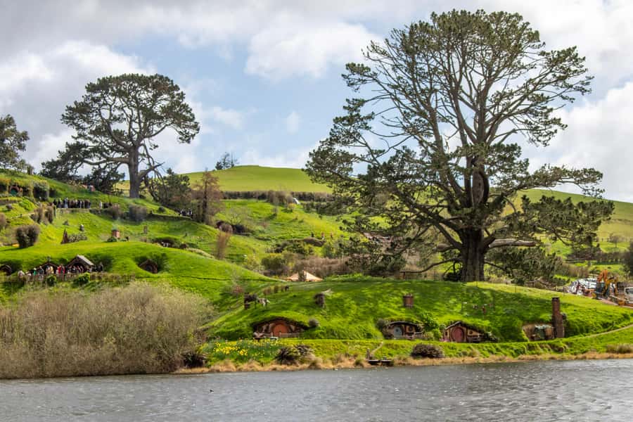 From: Auckland: Rotorua via Hobbiton Tour One Way Tour - Key things to know before you go