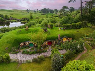 From Auckland: Waitomo & Hobbiton Bus Tour with Lunch - Waitomo Glowworm Caves: Guided Caves and a Dark Boat Ride