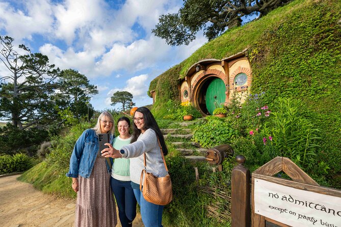 Hobbiton and Waitomo Caves Small Tour from Auckland - Key things to know before you go