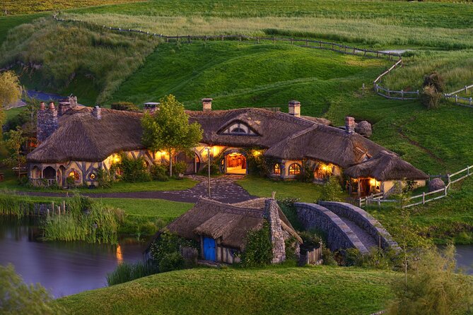 Hobbiton Movie Set Guided Day Tour with Lunch from Auckland - Behind-the-scenes filmmaking stories that make the set click