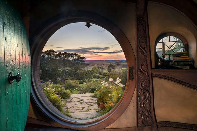Hobbiton & Waitomo Caves Guided Tour from Auckland with Lunch - Getting out of Auckland: 7:45 departure, comfort, and in-car Wi‑Fi