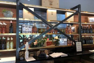 Kumeu Wine Tour - The Hunting Lodge Winery & Restaurant: old homestead vibes, tasting time