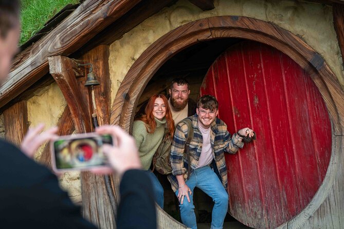 Premium Hobbiton Small Group Day Tour from Auckland - Green Dragon Inn moments and Bagshot Row: making the highlights land
