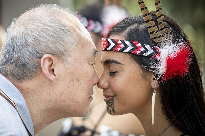Rotorua Highlights Tour inc. Te Puia Tour, Lunch & Cultural Show - The Māori cultural show: why it works right after the geothermal sights