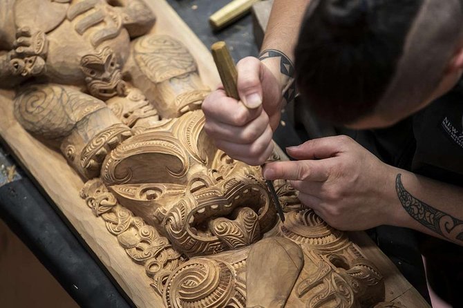 Rotorua Highlights Tour inc. Te Puia Tour, Lunch & Cultural Show - Return ride to Auckland with secret stops along the way