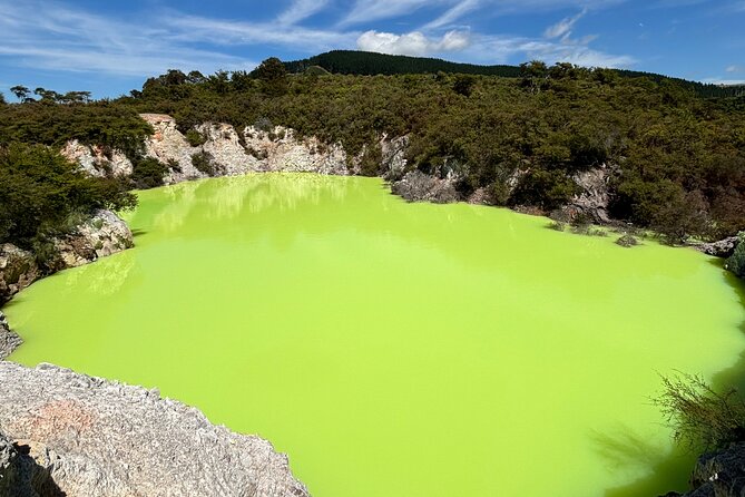 Rotorua & Taupo DayTour with Waiotapu & Huka Falls from Auckland - The big idea: a “highlights sweep” between Auckland, Rotorua, and Taupo