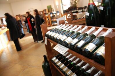 Small-Group Kumeu Wine Country Tour with Wine Tastings & Lunch - Pickup, timing, and the practical flow of the 5-hour loop