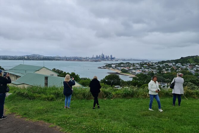 Small-Group Kumeu Wine Country Tour with Wine Tastings & Lunch - Price and value: what $192.38 is buying you in real terms