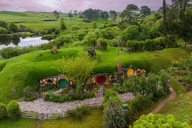 The Hobbiton Movie Set Small-Group Guided Tour from Auckland - Photo planning at Hobbit Holes and the Double Arched bridge